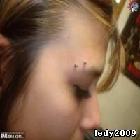 Пирсинг над бровью